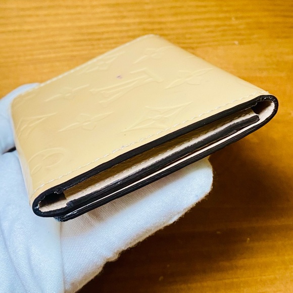 EUC Louis Vuitton Cream Envelope Carte de Visite Monogram Vernis Wallet - Picture 7 of 15